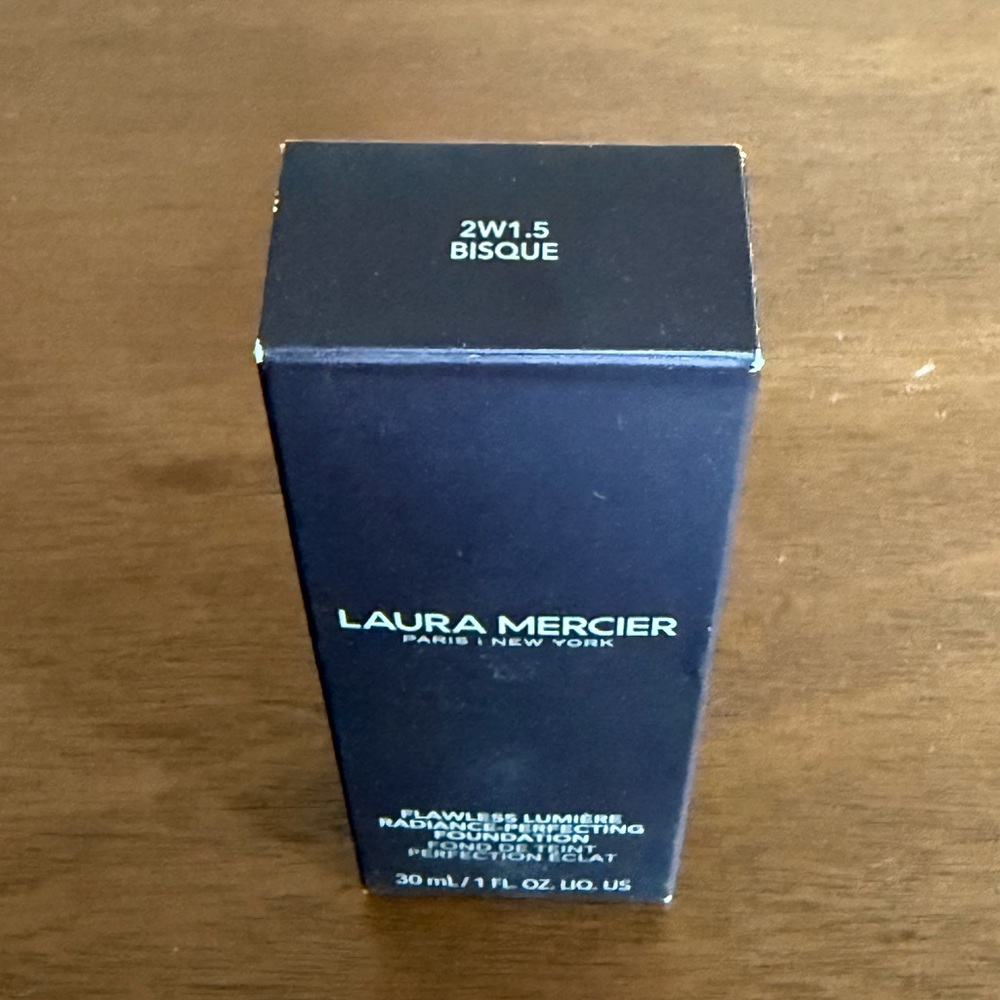 Laura Mercier Flawless Lumiere Radiance-Perfecting Foundation - Bisque 2W1.5 - Picture 3 of 3